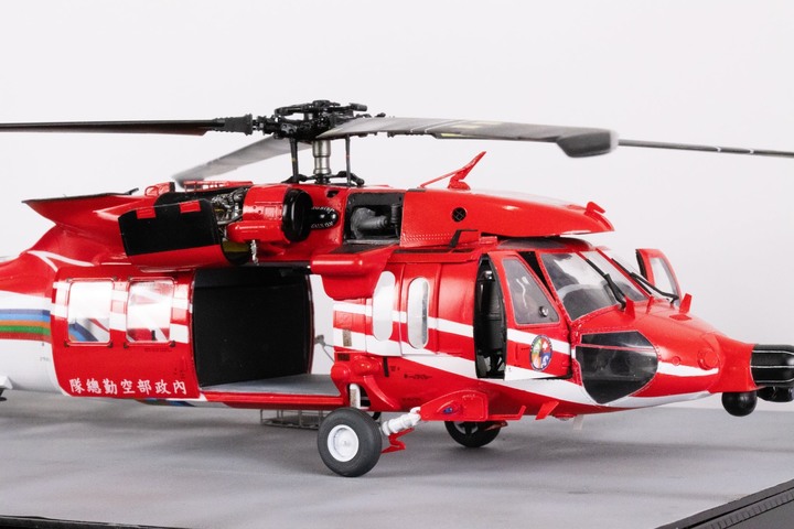 點我看大圖 1/35 空中勤務總隊 UH-60M-14 重裝型黑鷹直升機製作紀實