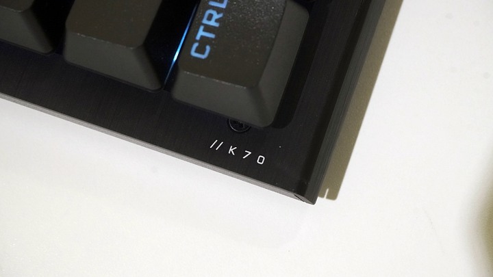 [忙裡偷賢開箱]我也要被海盜搶劫了嗎?! Corsair K70 RGB PRO開箱