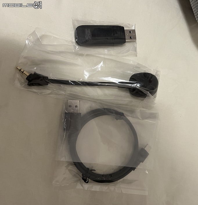 點我看大圖 開箱 HyperX Cloud Core Wireles DTS 遊戲耳機