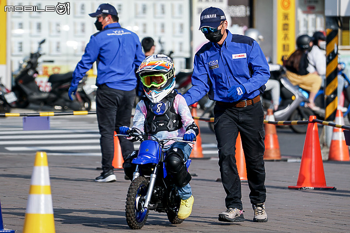【採訪】YAMAHA 親子機車教室 2022 首場開課！安駕不分年齡層 會腳踏車就能 PW50 輕鬆騎上手！