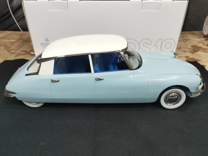 【模型開箱】時尚尖端的法國女神！1/12 Norev Citroen DS 19