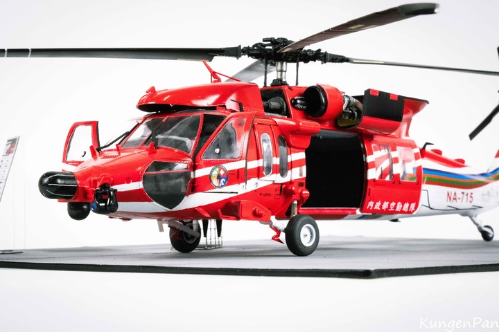 點我看大圖 1/35 空中勤務總隊 UH-60M-14 重裝型黑鷹直升機製作紀實