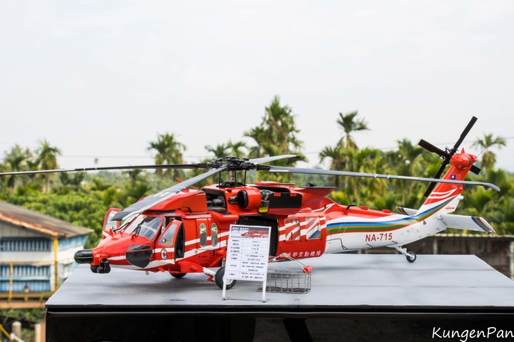 點我看大圖 1/35 空中勤務總隊 UH-60M-14 重裝型黑鷹直升機製作紀實