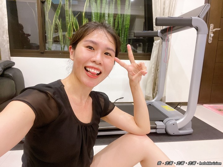 開箱｜TUK彈性跑板跑步機，減震降噪可摺疊收納!居家健身省時自在超方便~專利弓形跑板，挑戰業界跑板最彈!赤腳跑步也可以!藍牙連接/心率測試/體育刻健身器材超多的啦!!