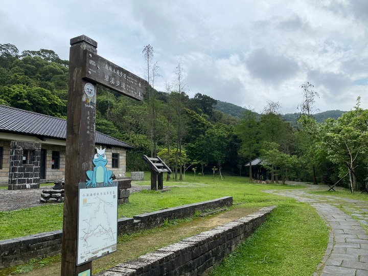台北內湖｜大崙頭山．公車可以抵達的小百岳，登頂360度零死角好視野