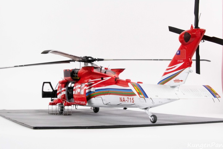 點我看大圖 1/35 空中勤務總隊 UH-60M-14 重裝型黑鷹直升機製作紀實