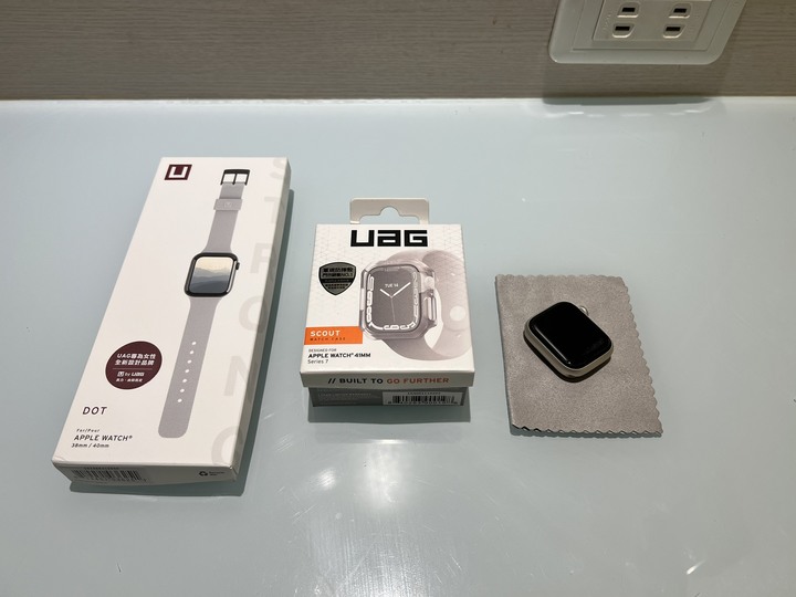 [分享文] UAG Apple Watch 透明 耐衝擊保護殼 + [U] Apple Watch 灰色 舒適矽膠錶帶 + Apple Watch 41mm 星光白