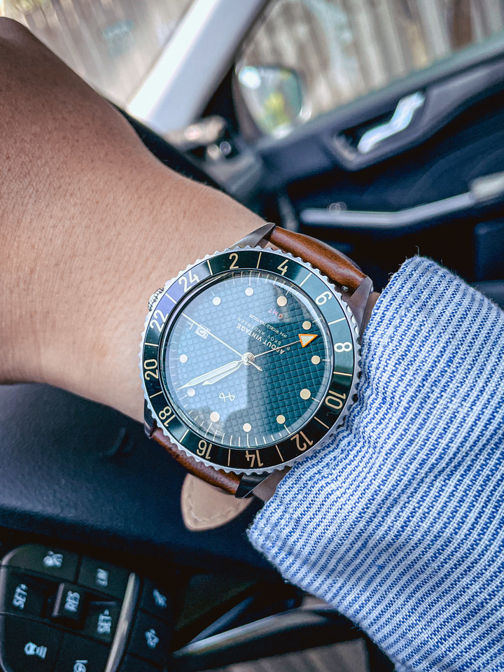 【設計師評價】About Vintage 1954 GMT 綠海龜，我的首支 GMT 手錶開箱