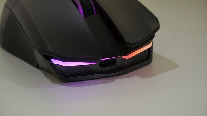[忙裡偷賢開箱]滑鼠上竟然可以放搖桿?! ROG Chakram X開箱