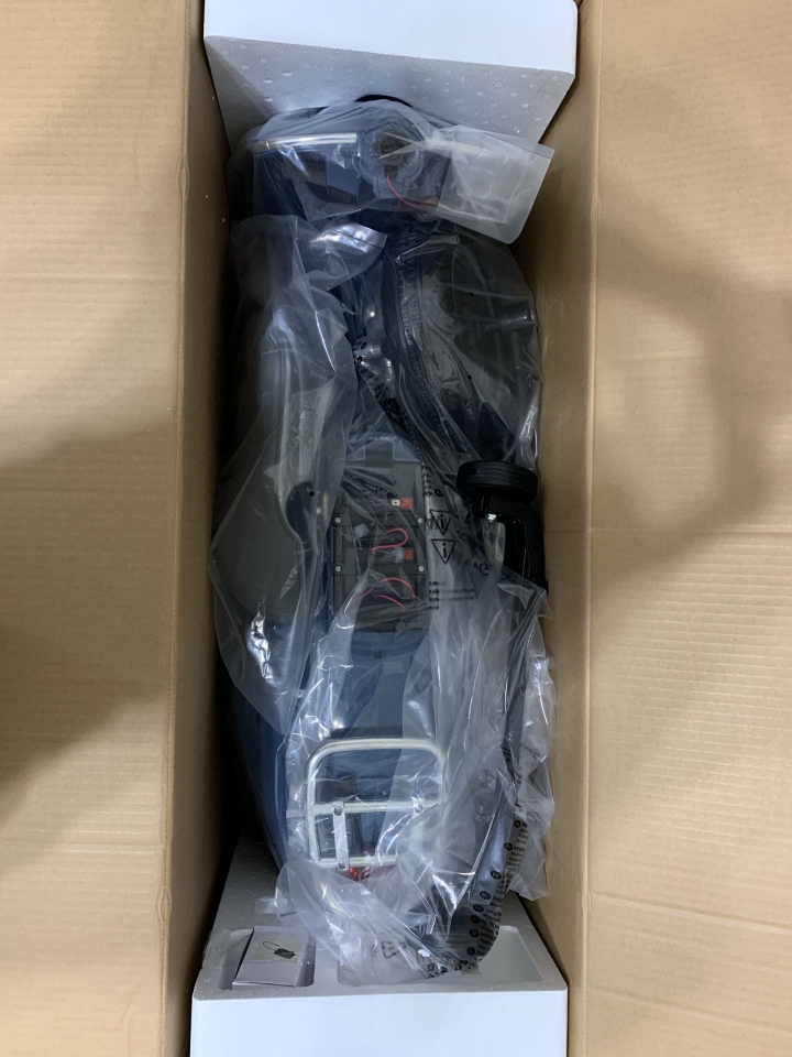 [開箱]VESPA偉士牌電動玩具車 小犬的兒童節禮物