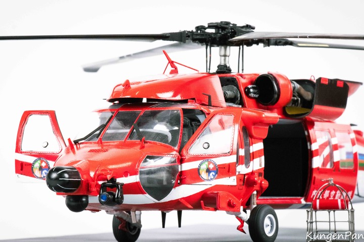 點我看大圖 1/35 空中勤務總隊 UH-60M-14 重裝型黑鷹直升機製作紀實