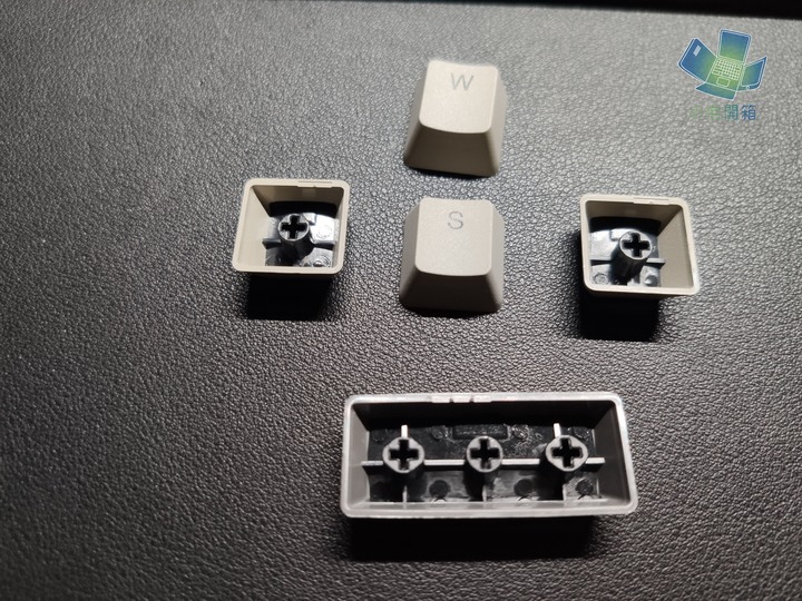 【小宅開箱】復古碰撞無線新技術 ikbc w210 藍牙雙模無線機械鍵盤開箱
