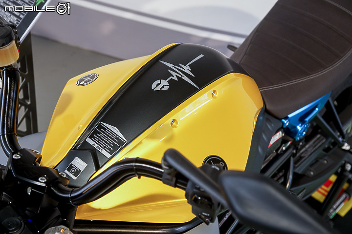 Energica EVA Esse Esse 9+ 賽道重點試駕｜百萬內復古電能車 看似乖巧卻很狂妄