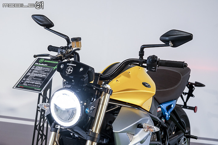 Energica EVA Esse Esse 9+ 賽道重點試駕｜百萬內復古電能車 看似乖巧卻很狂妄