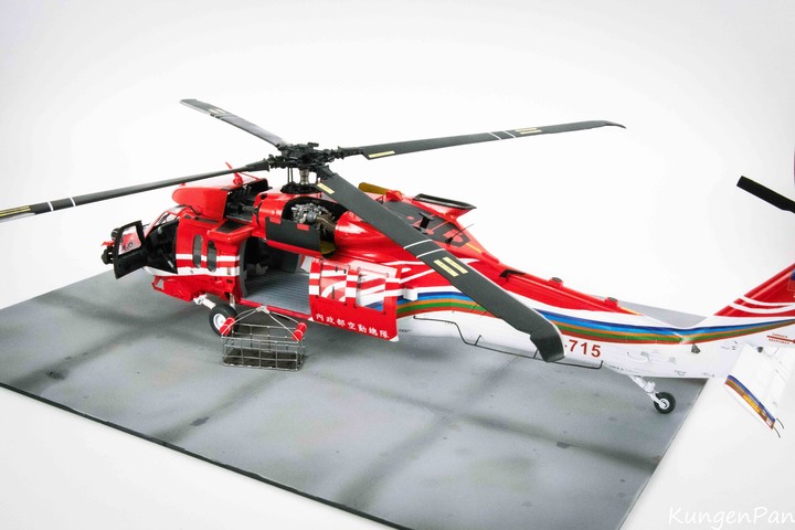 點我看大圖 1/35 空中勤務總隊 UH-60M-14 重裝型黑鷹直升機製作紀實