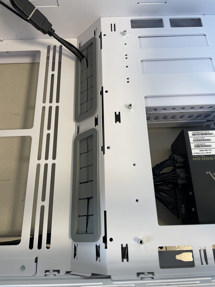 【開箱】聯力O11 Dynamic MINI 機殼內加裝14吋螢幕