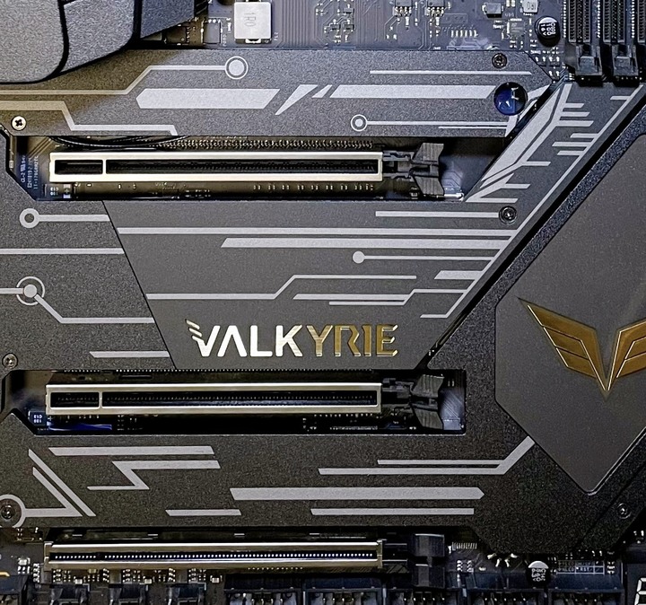 【開箱】女武神 Z690A VALKYRIE 主機版 DDR4