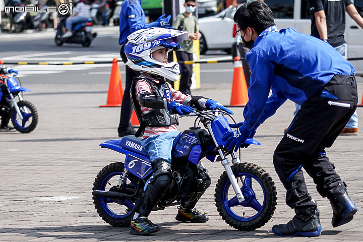【採訪】YAMAHA 親子機車教室 2022 首場開課！安駕不分年齡層 會腳踏車就能 PW50 輕鬆騎上手！
