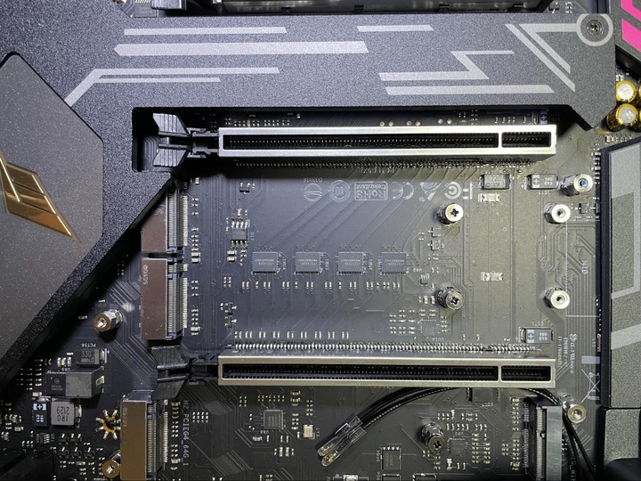 【開箱】女武神 Z690A VALKYRIE 主機版 DDR4