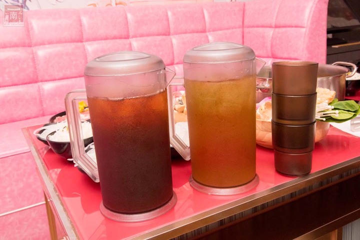 【臺南美食】點貳鍋三火鍋就送賓士ktv南紡店兩小時歡唱|邊吃鍋邊唱歌0起|多款風格包廂|主廚熬煮湯頭|包廂內有空氣清淨機~貳鍋三火鍋&賓士ktv南紡店