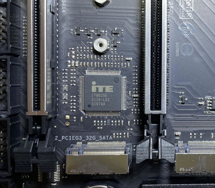 【開箱】女武神 Z690A VALKYRIE 主機版 DDR4