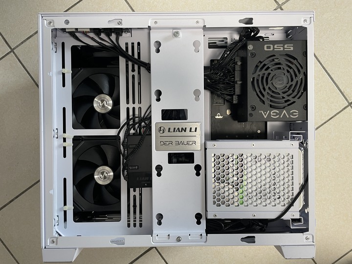 【開箱】聯力O11 Dynamic MINI 機殼內加裝14吋螢幕