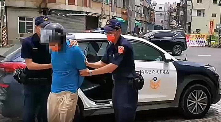 影／連續肇逃犯拒捕警開11槍制伏 驚險追捕畫面曝光