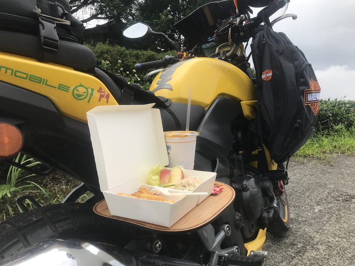你有機車餐桌?