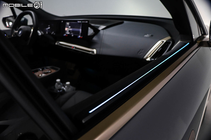 BMW iX xDrive40 旗艦版試駕｜初嘗巴伐利亞發動機的轉型代表作！
