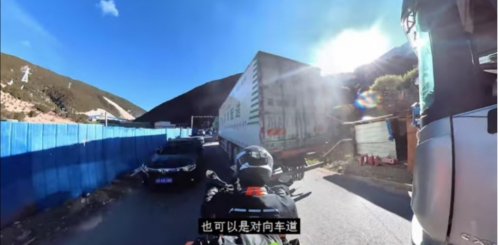 對岸 重機 堵車是可以合法逆向騎的