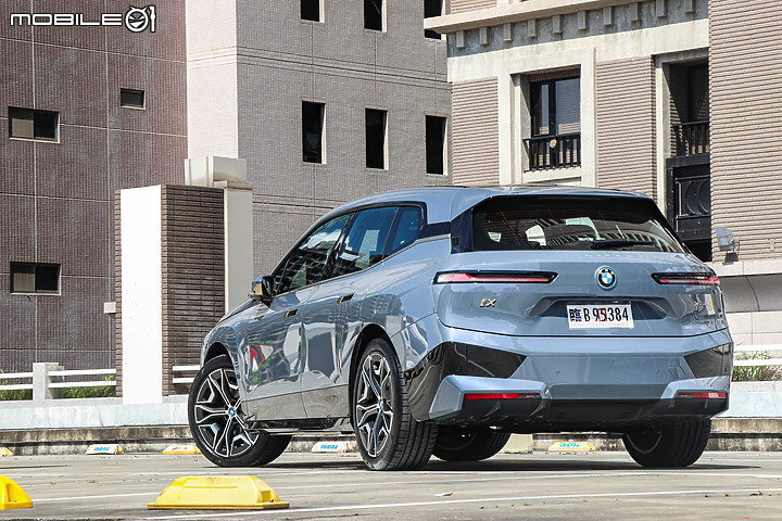 BMW iX xDrive40 旗艦版試駕|初嘗巴伐利亞發動機的轉型代表作!