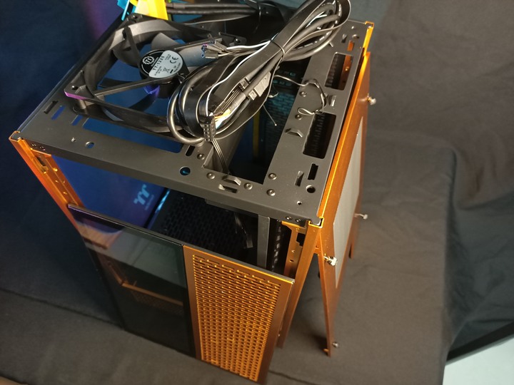 少女的首飾盒 Thermaltake曜越 The Tower 100 尊爵金 開箱評測