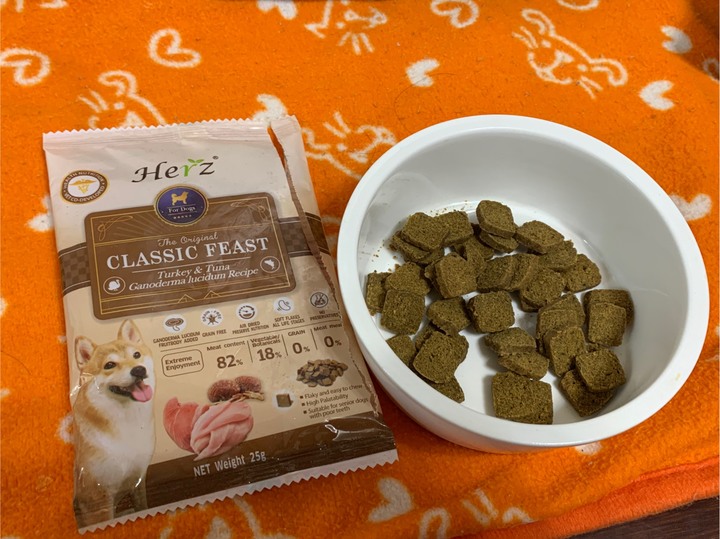 挑嘴老狗近期賞臉的赫緻經典鮮肉糧