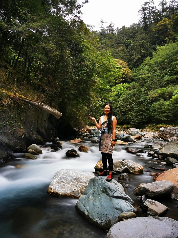 登百岳六順山~遊七彩湖妹池～溯卡社溪糜爛團