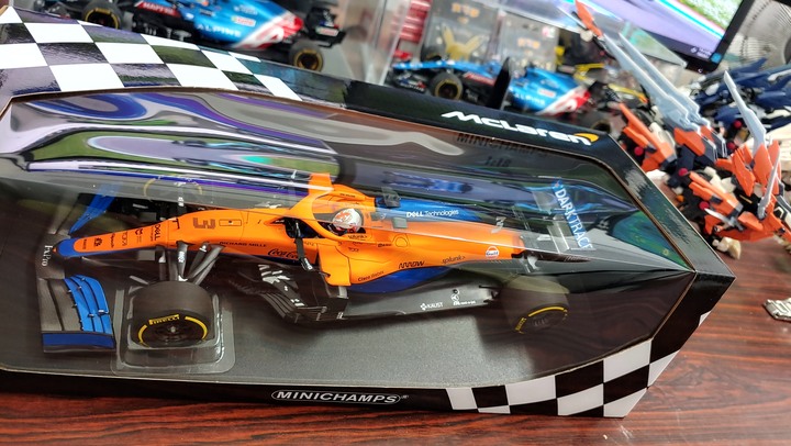 [開箱]1/18 MIMICHAMPS MCLAREN MCL35M