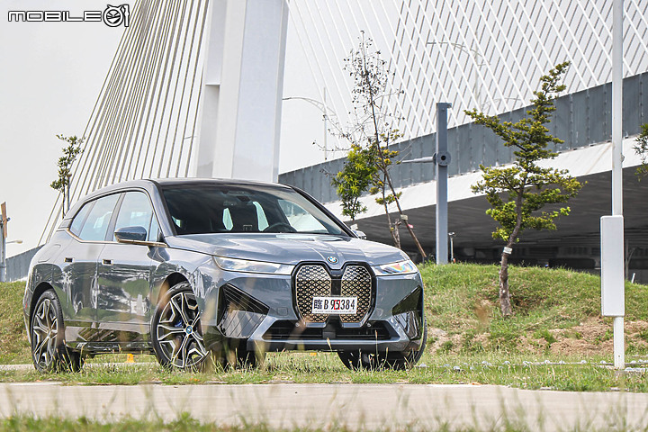 BMW iX xDrive40 旗艦版試駕|初嘗巴伐利亞發動機的轉型代表作!