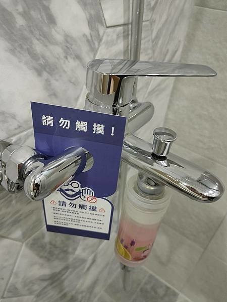 分享 居家鍍膜~水垢的救星!減少打掃時間 輕鬆擦除髒污 (預防大理石人造石吃色) 一百的車都在鍍膜了 你的裝潢幾百萬不鍍膜嗎?