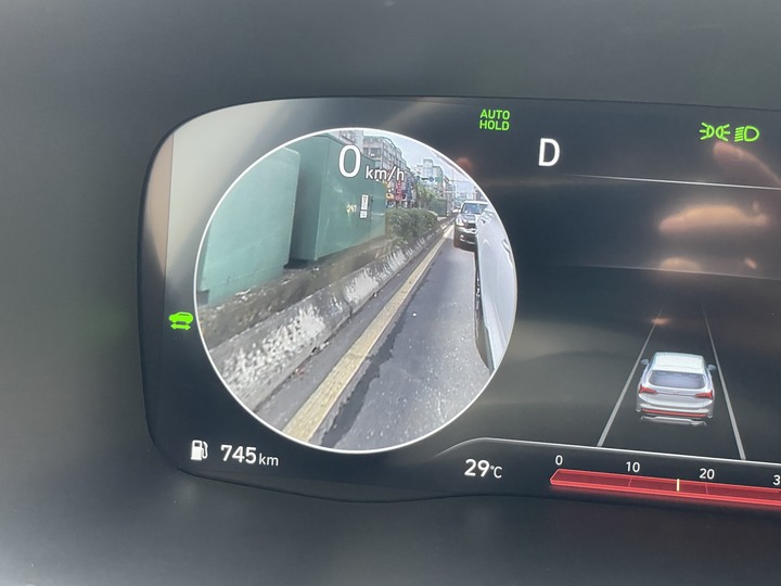 Santa Fe油電開箱，大車就是要配大車位