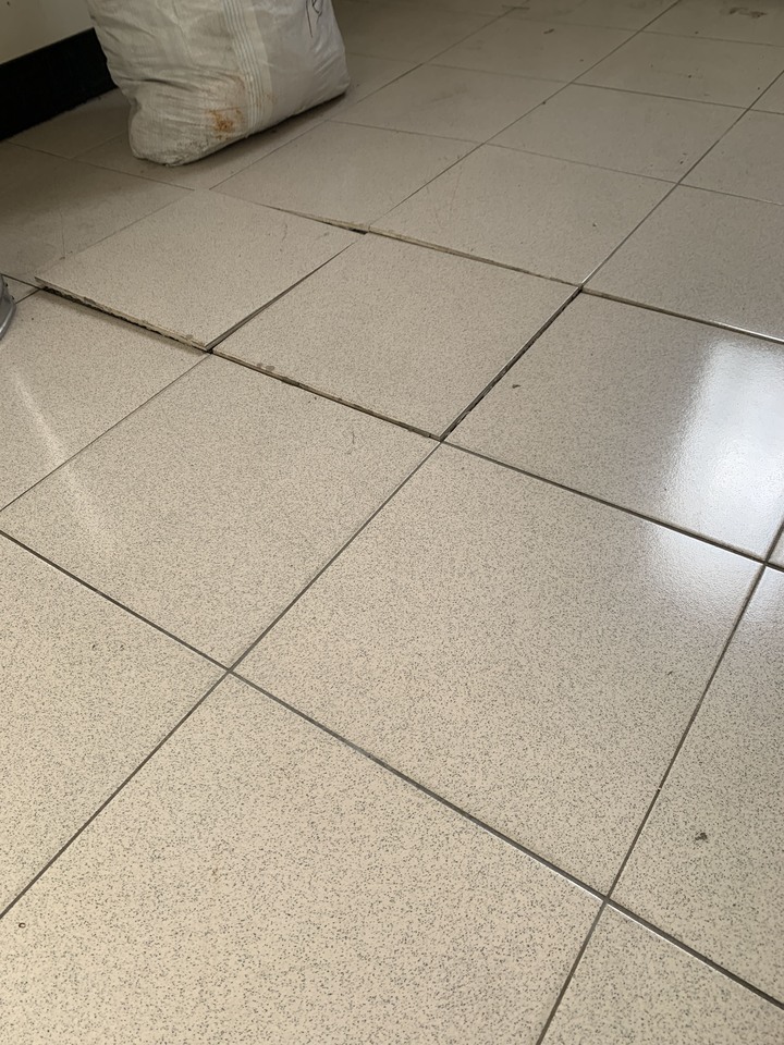 地板壞掉了