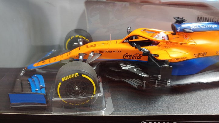 [開箱]1/18 MIMICHAMPS MCLAREN MCL35M