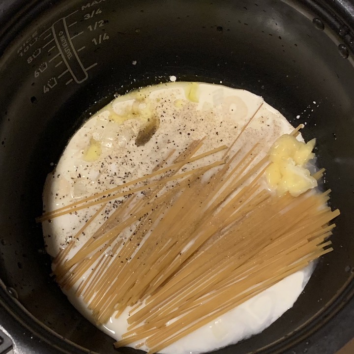點我看大圖 自煮防疫 特福萬用鍋一鍋到底白醬義大利麵食譜
