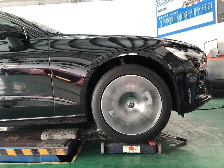 點我看大圖 末代雙出尾管---S60瑪瑙黑開箱&Polestar軟體性能優化