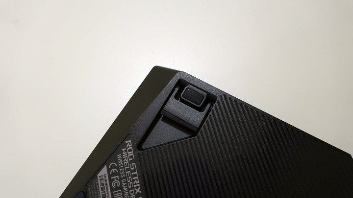[休賢開箱]我的第一把無線鍵盤!! ROG Strix Scope RX TKL Wireless Deluxe簡單開箱