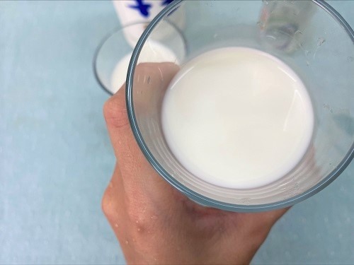 羊乳推薦!經典「嘉南羊乳」與新秀「羊舍羊乳」大比較!