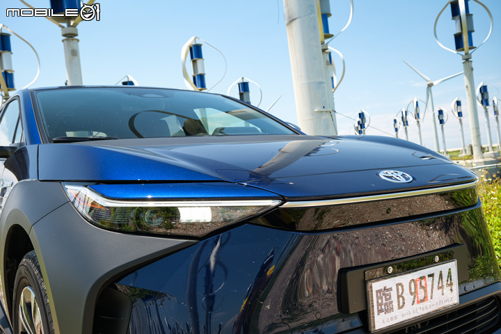 Toyota bZ4X 700公里長途試駕|加速、電耗完整測試;將化身電動車界的RAV4!