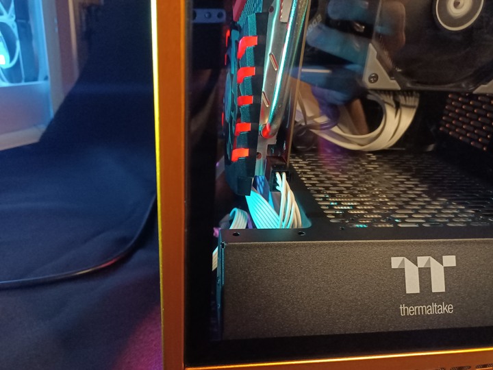 少女的首飾盒 Thermaltake曜越 The Tower 100 尊爵金 開箱評測