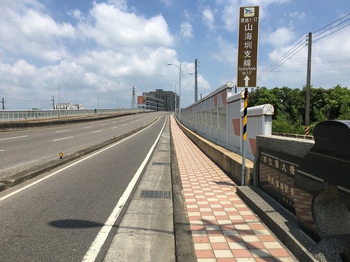 台南山海圳綠道自行車道