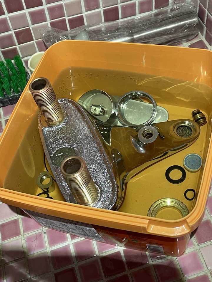 冷熱混水龍頭水垢清潔