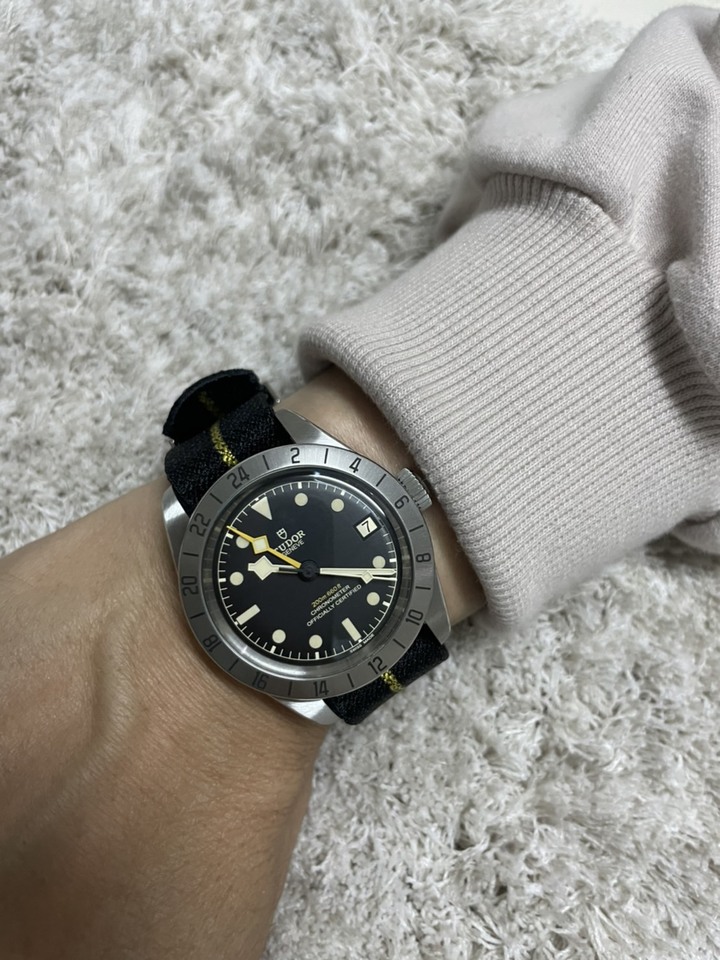 TUDOR Black Bay Pro 不專業開箱(文長圖少)....補上鍊帶照