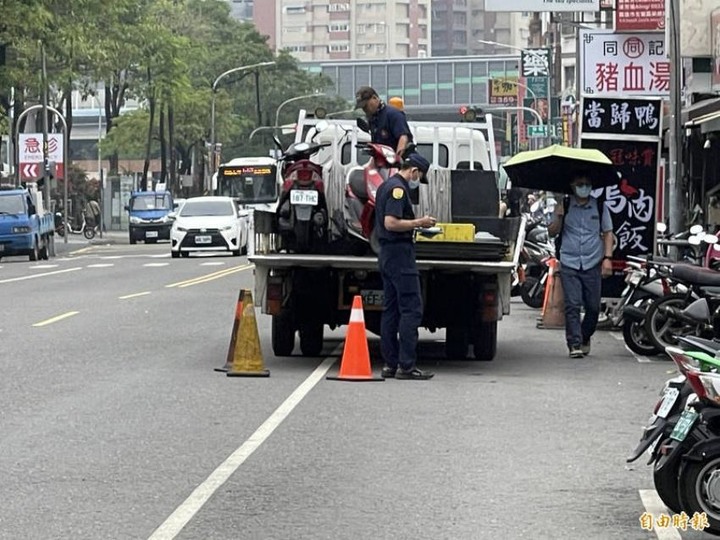 交通新制上路紅黃線停車激增 停到路上迫使汽機車逆向行駛